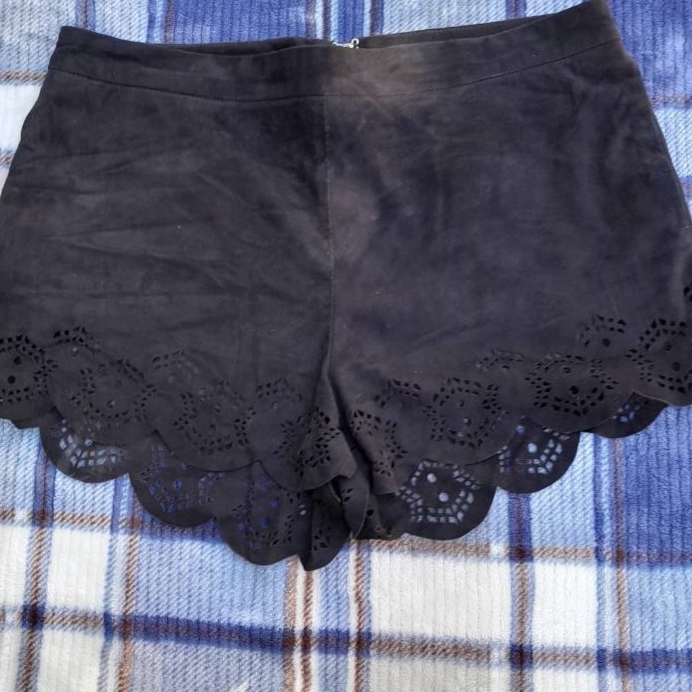 Lamarque 100% Soft Leather High Rise Dress Shorts - Size 4
